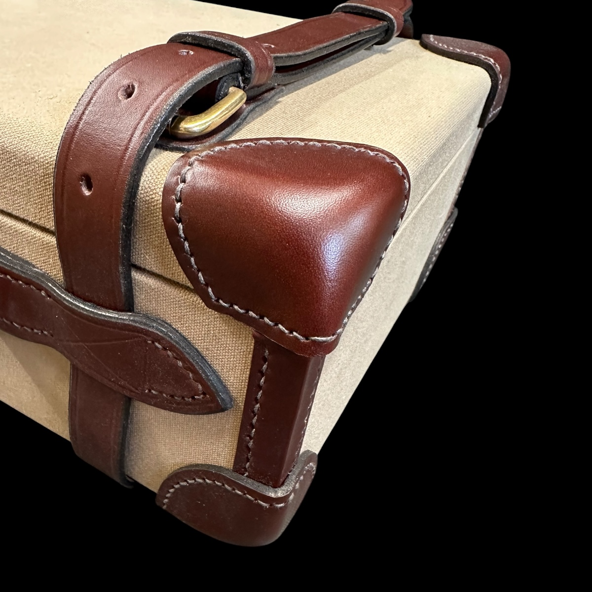 Holland & Holland Best Lightweight Canvas & Leather Cartridge Magazine (250) - Khaki Canvas - Image 5